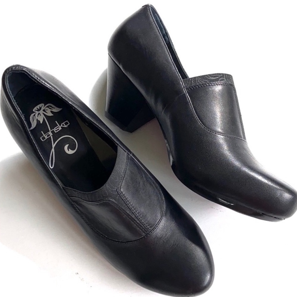 Like new - Dansko leather shoes